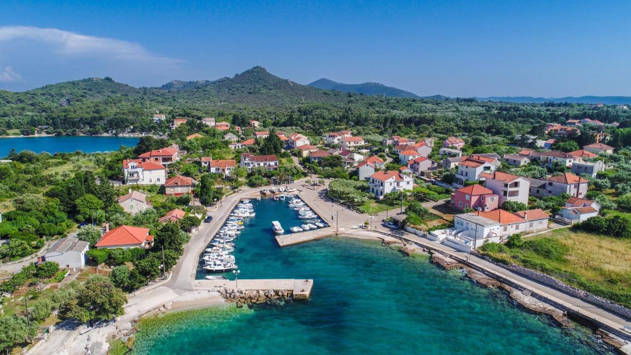 Apartments By The Sea Ugljan - 8468 Dış mekan fotoğraf